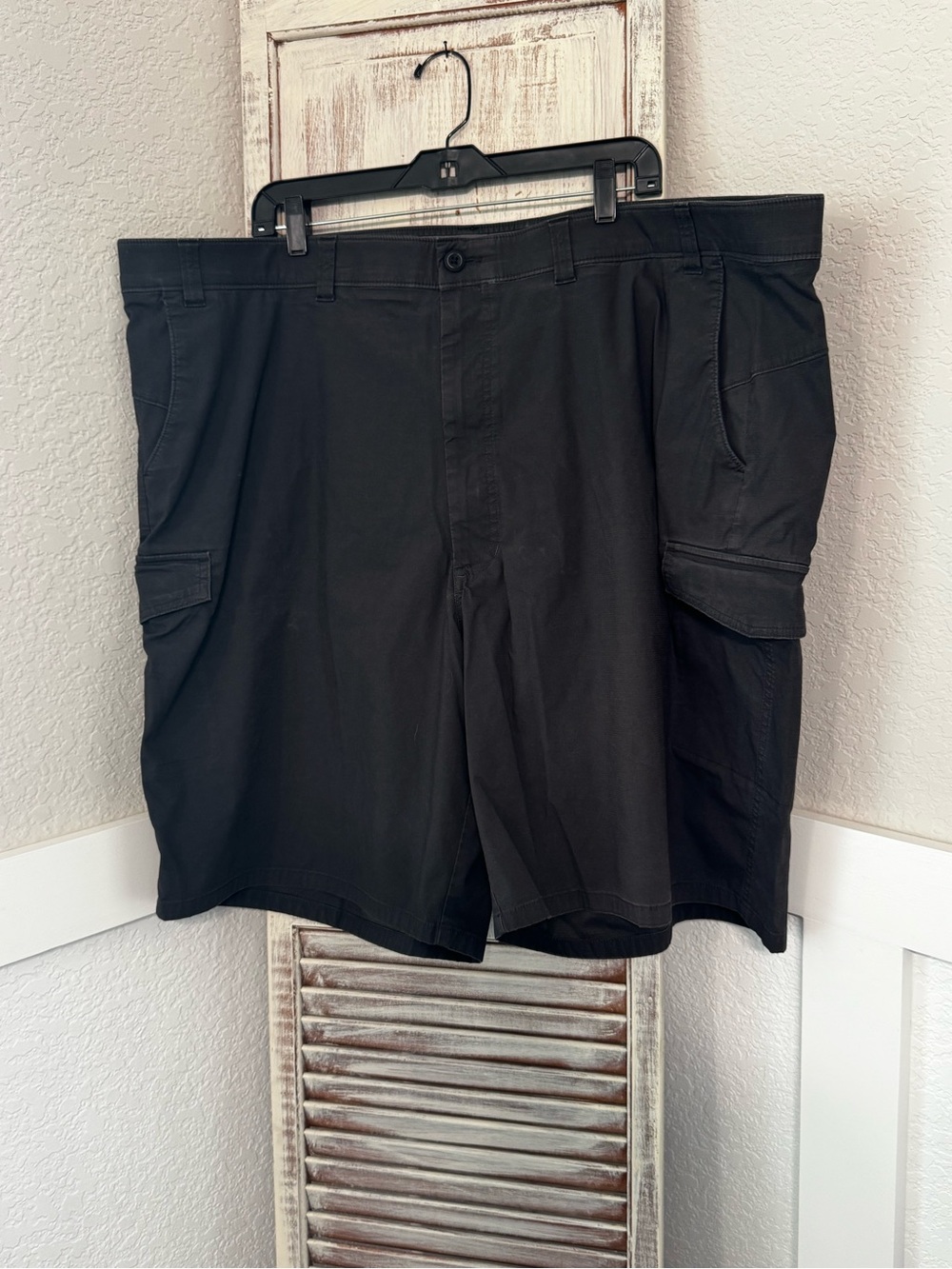 Men’s Haggar Charcoal Grey Cargo Shorts with Side Pockets Size 50